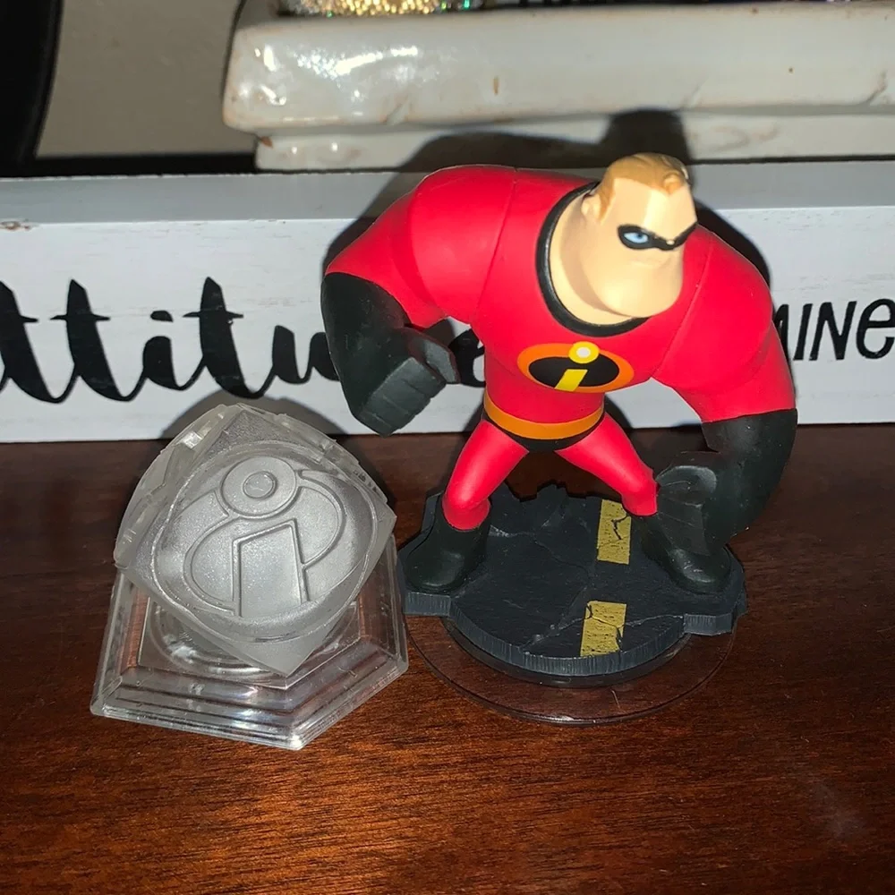 DIsney Infinity Mr. Incredible/ Incred game pieces XBOX PlayStation Video Games